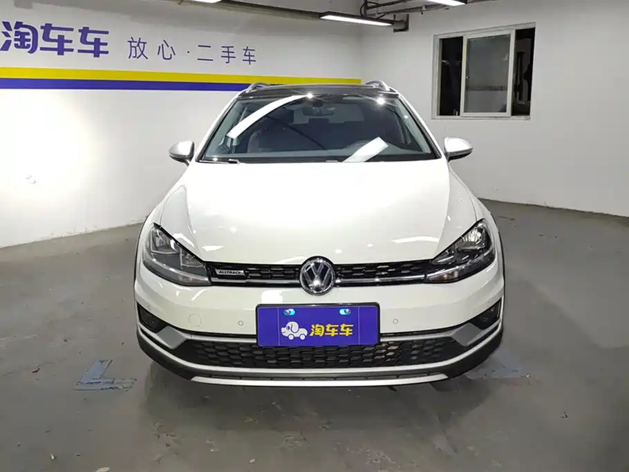 Volkswagen Golf (Import) 2019 1.8TSI Wagon фото 2