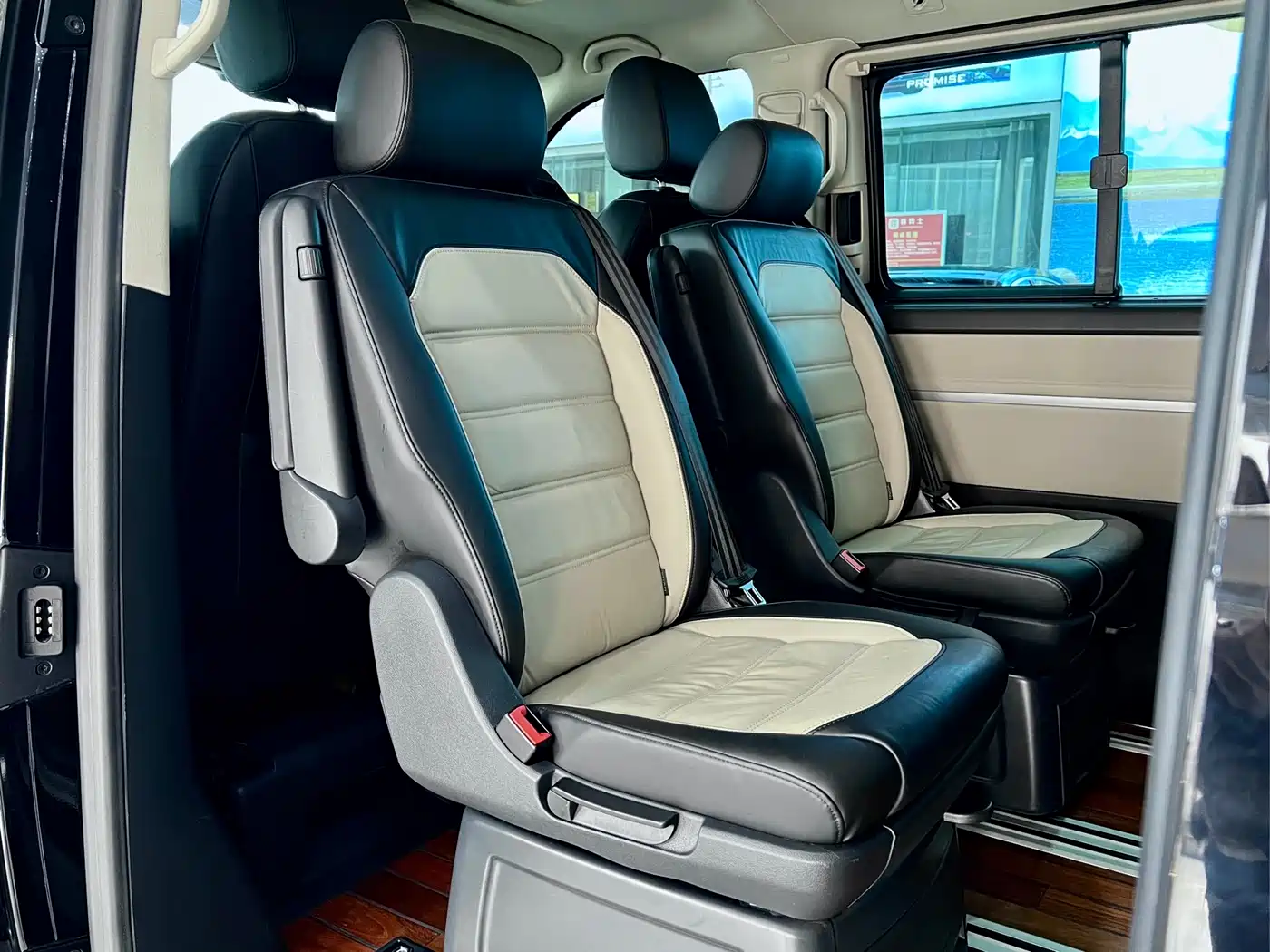 Volkswagen Multivan 2016 2.0TSI 4WD Prestige 7-Seater фото 14