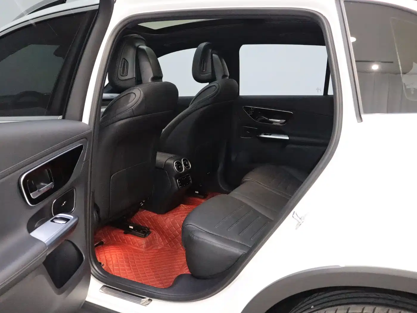 Mercedes-Benz GLC 2023 GLC 260 L 4MATIC Sport 5-seater фото 13