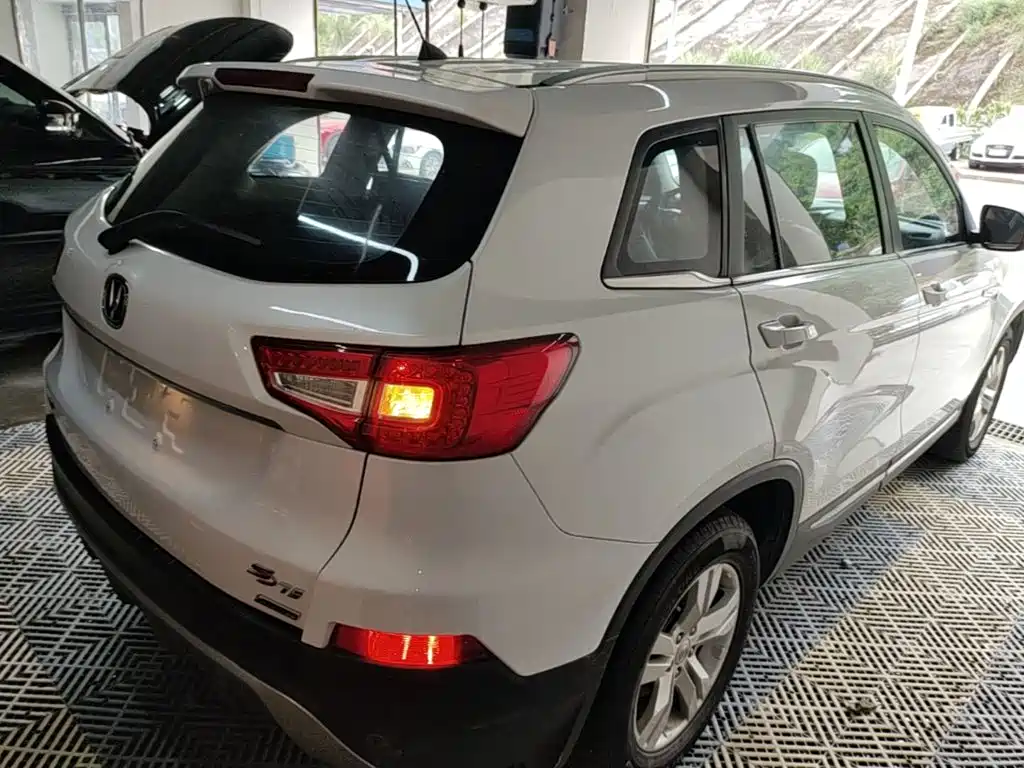 Фото 7 - Changan CS75