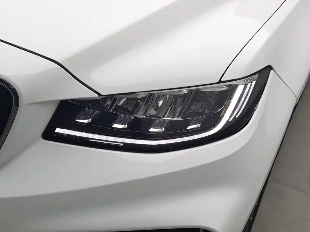 Photo 7 - Geely Atlas