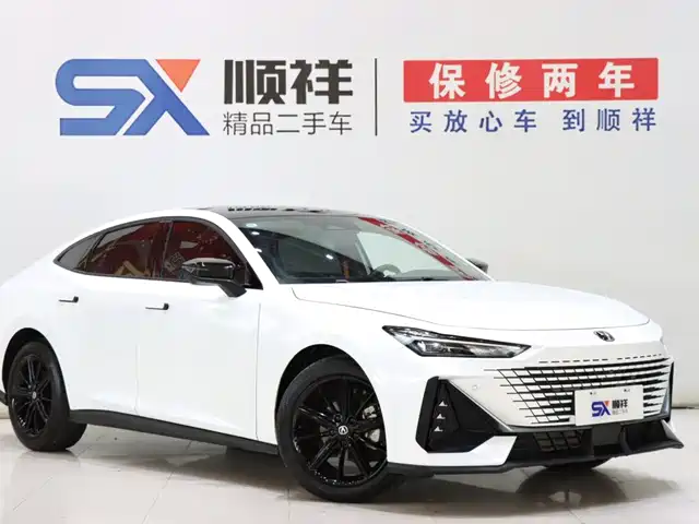 Changan UNI-V 2023 1.5T Luxury Edition — фото 3