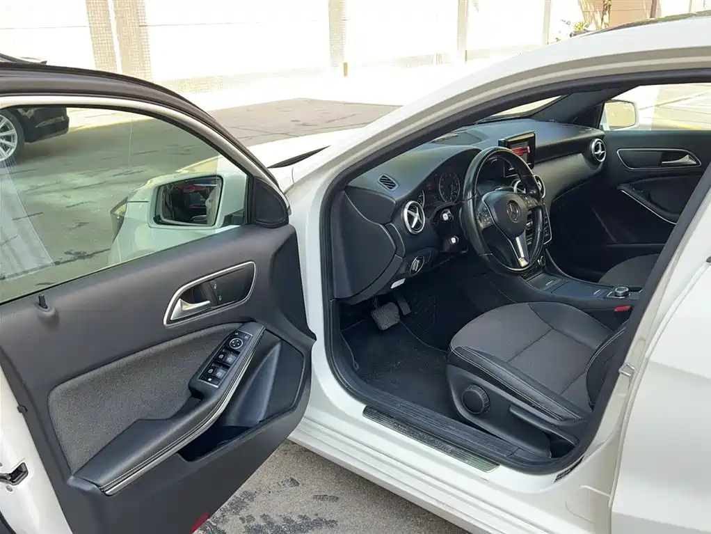 Mercedes-Benz A-Class (Import) 2015 A 180 фото 18