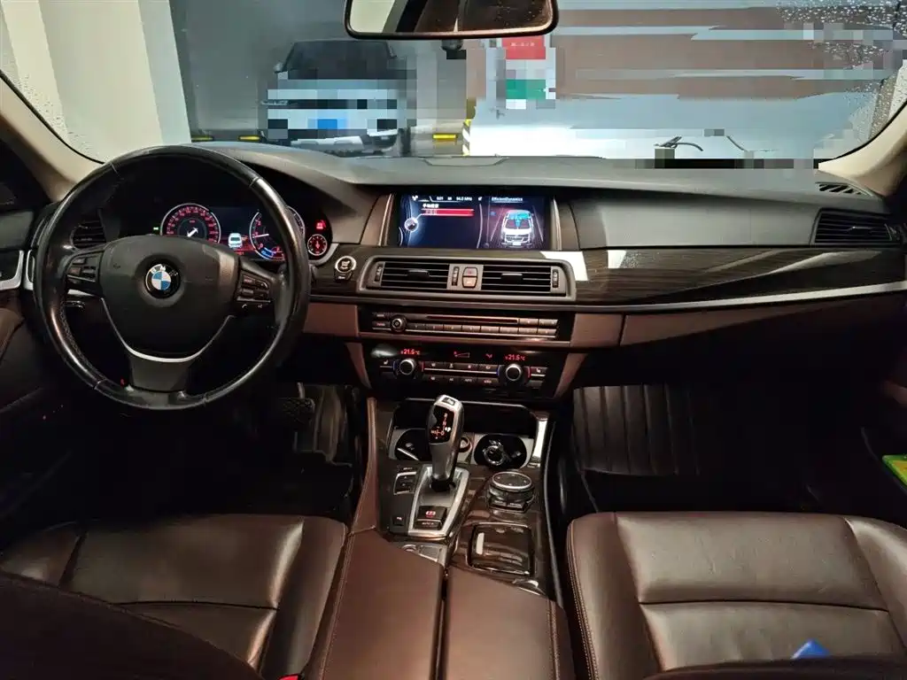 BMW 5 Series 2017 525Li Luxury Design Package фото 10