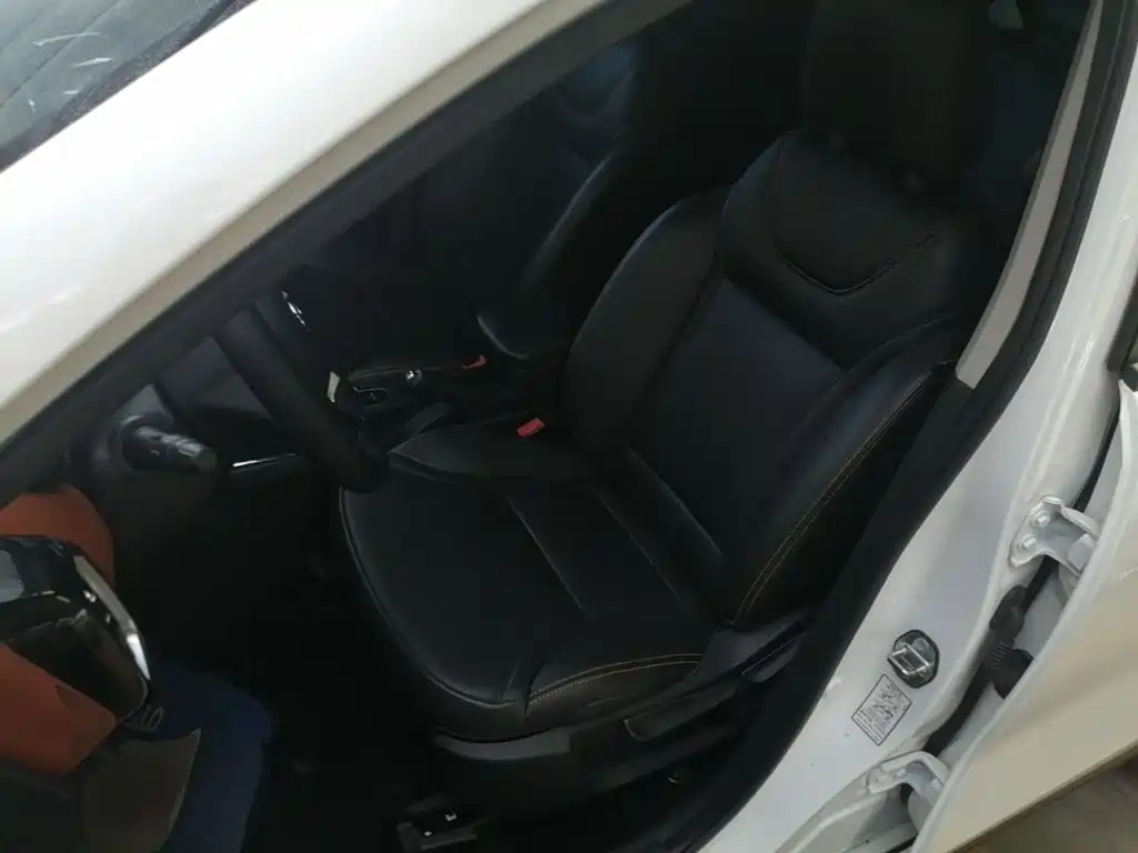 Dongfeng Aeolus Dongfeng Fengshen AX4 2018 2017 1.6L DCT Trendy