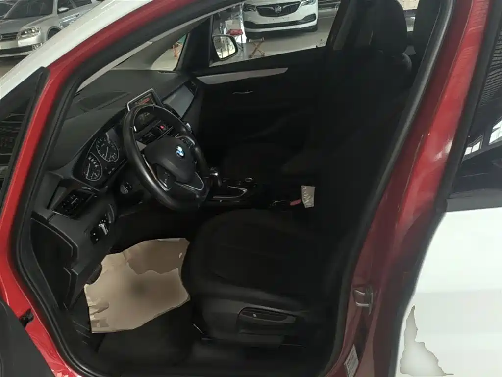BMW 2 Series Touring 2016 218i Leading фото 15