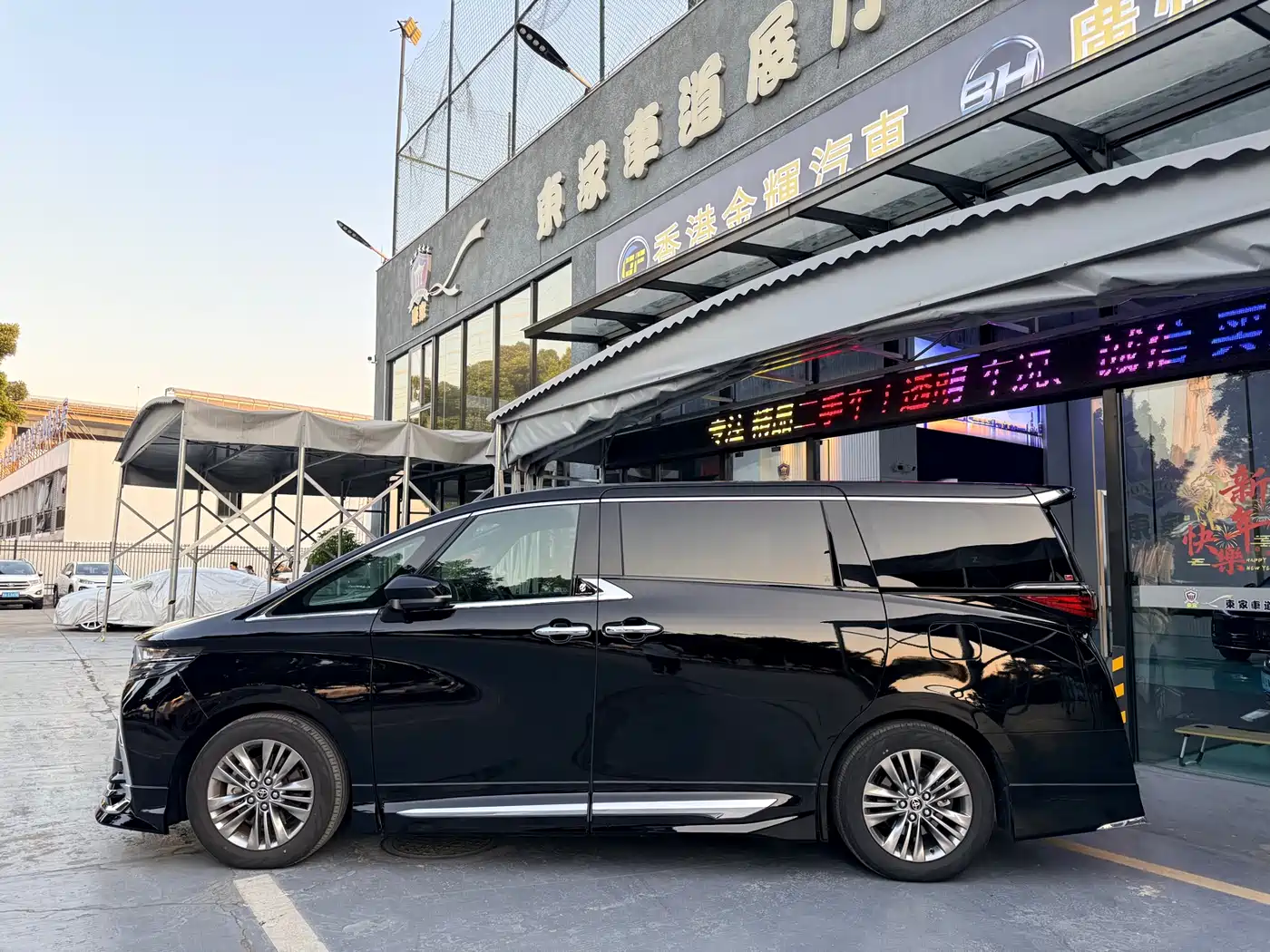 Toyota Alphard 2025 Hybrid 2.5L Prestige Gold Edition фото 8