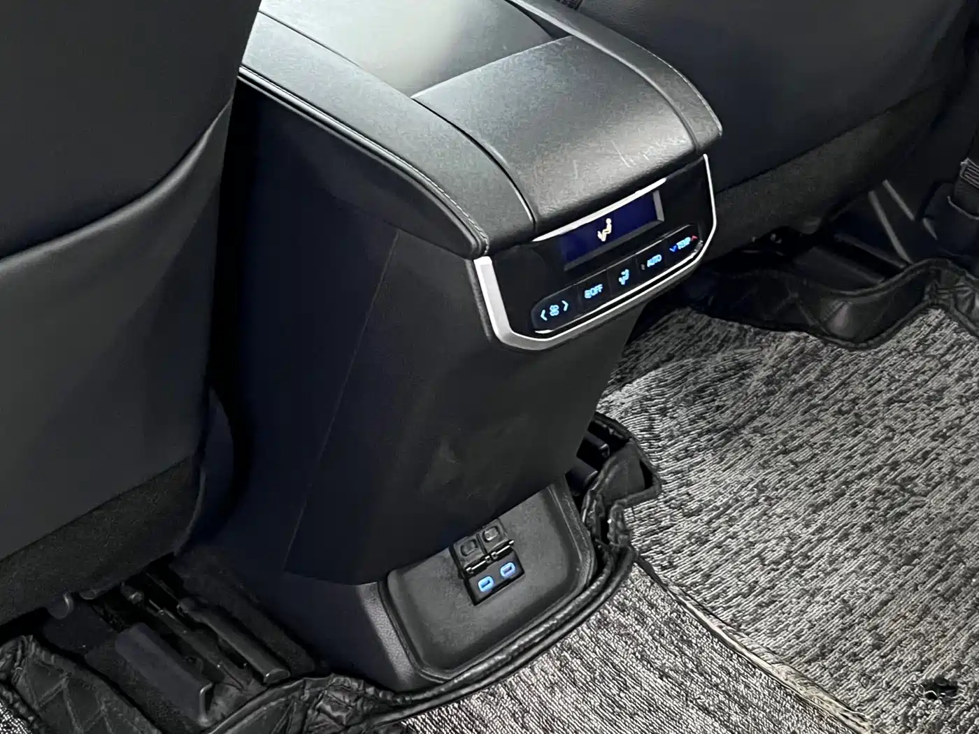 Toyota Highlander 2022 Model Dual Engine 2.5L 4WD Premium Edition 7-Seater фото 20