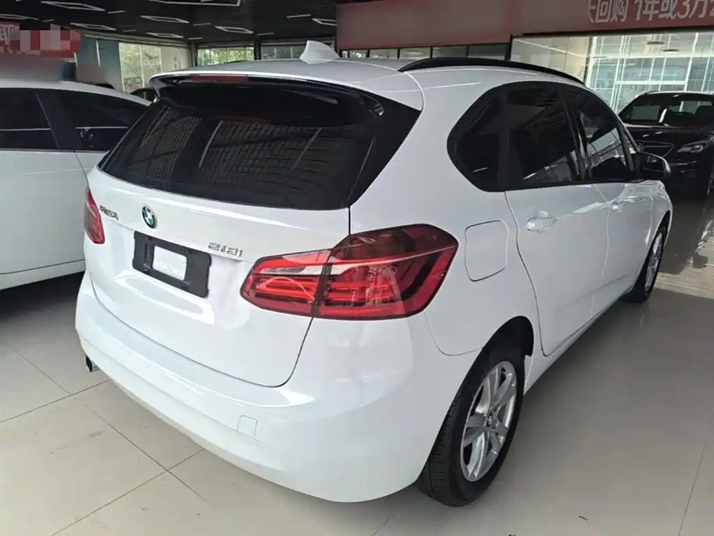 BMW 2 Series Touring 2016 218i Leading фото 7