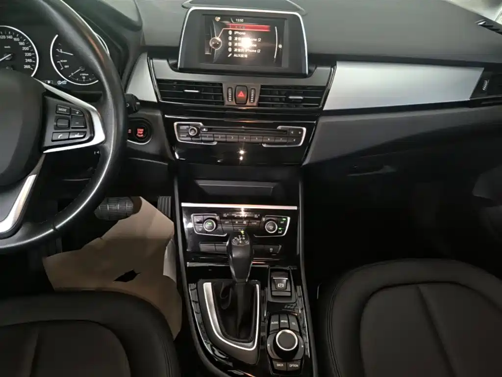 BMW 2 Series Touring 2016 218i Leading фото 13