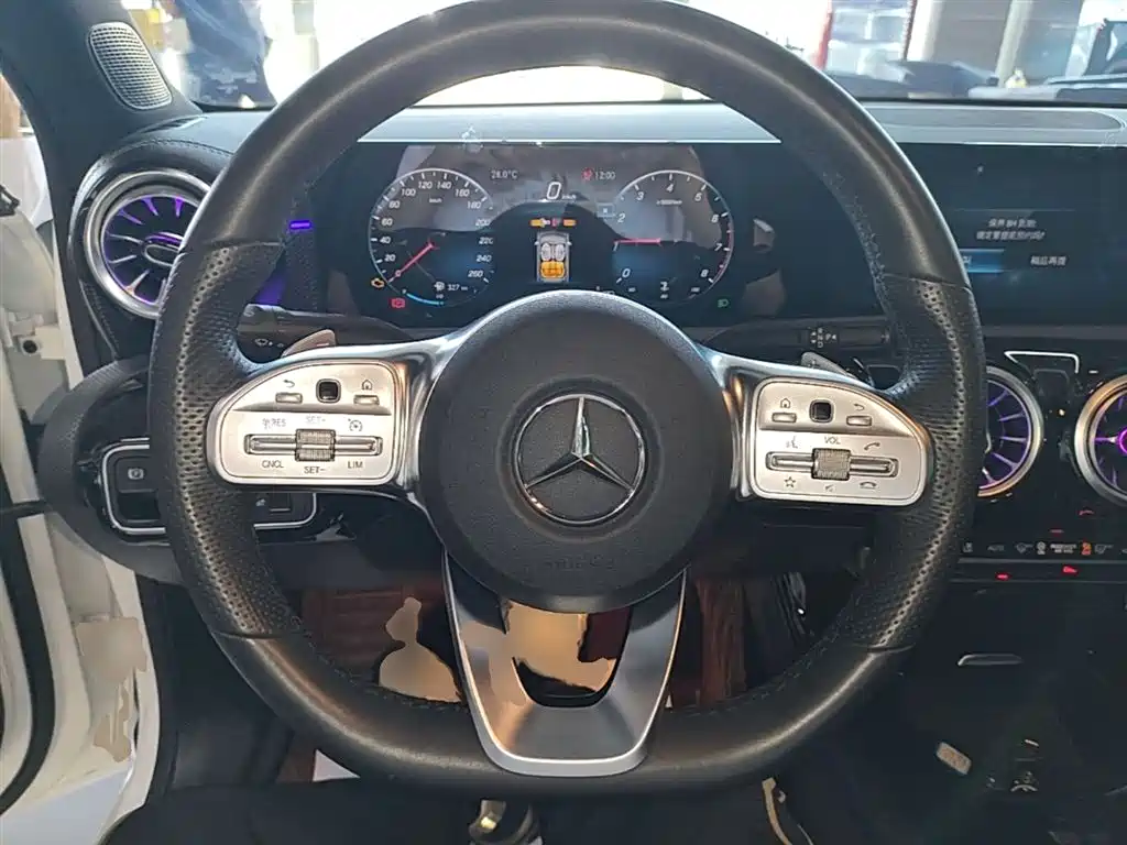 Mercedes-Benz A-Class 2021 A 200 L Sport Sedan Fashion Edition фото 11