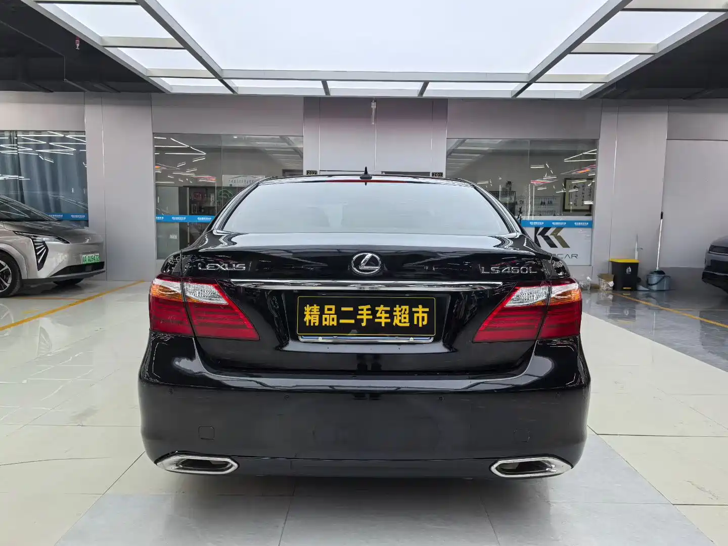 Фото 4 - Lexus LS