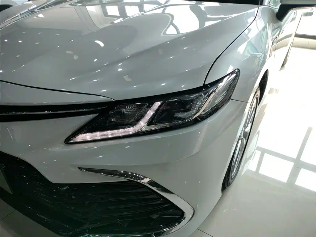 Toyota Camry 2023 Hybrid 2.5HGVP Leading Edition фото 24