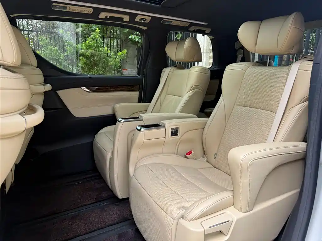 Toyota Alphard 2019 Hybrid 2.5L Luxury фото 14