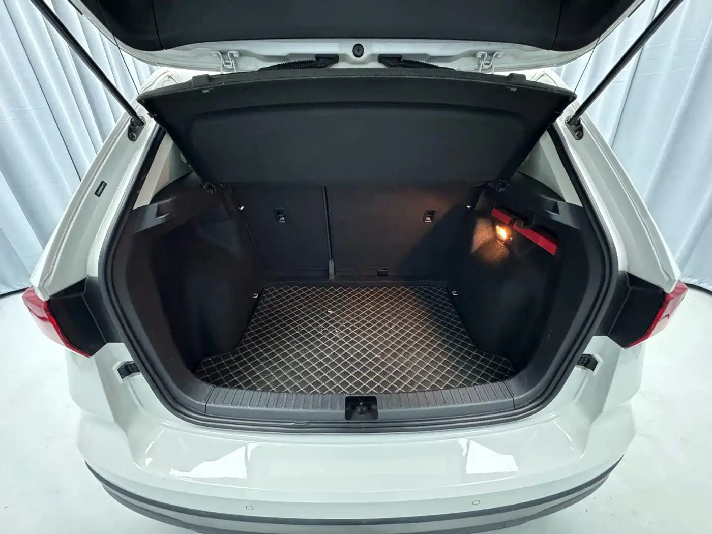 Volkswagen Tharu 2022 280TSI FWD Luxury Edition фото 21