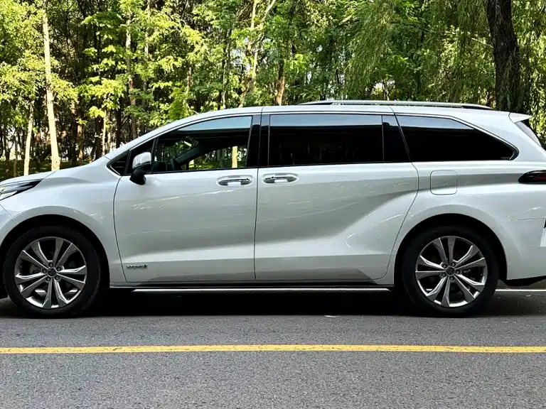 Фото 5 - Toyota Sienna
