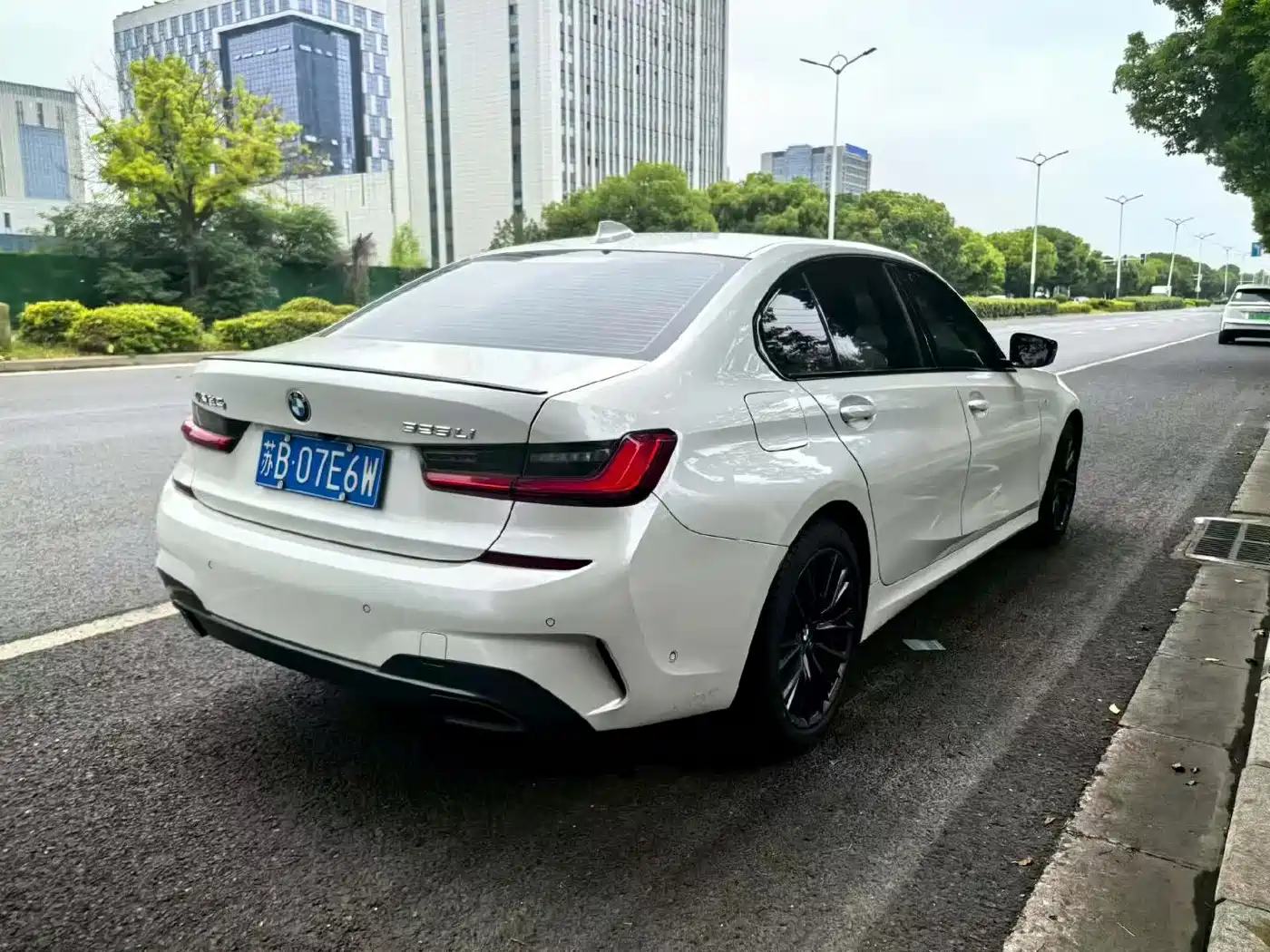 BMW 3 Series 2021 325Li M Sport Night Edition фото 4
