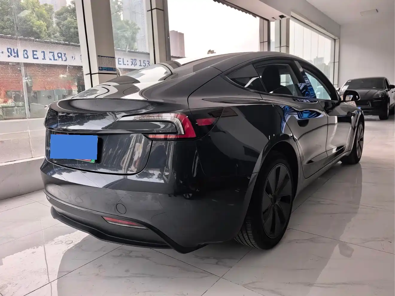 TESLA MODEL 3