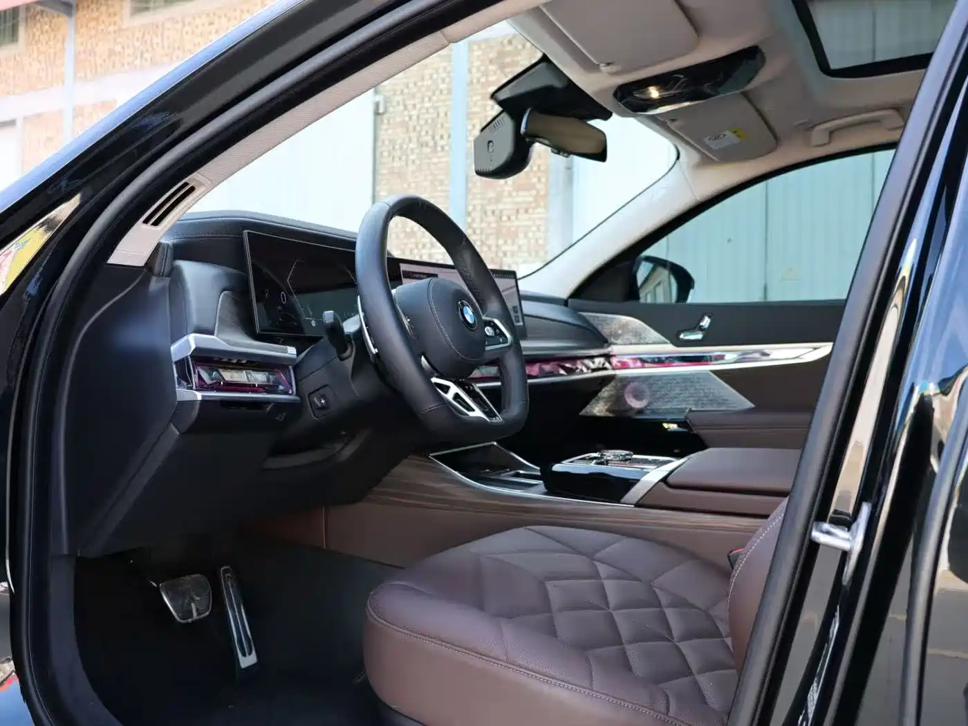 BMW 7 Series 2023 Model 735Li Luxury Package фото 5