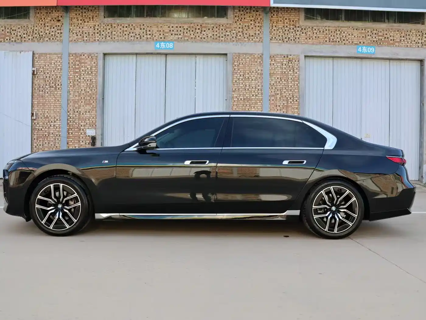 BMW 7 Series 2023 Model 735Li Luxury Package фото 17