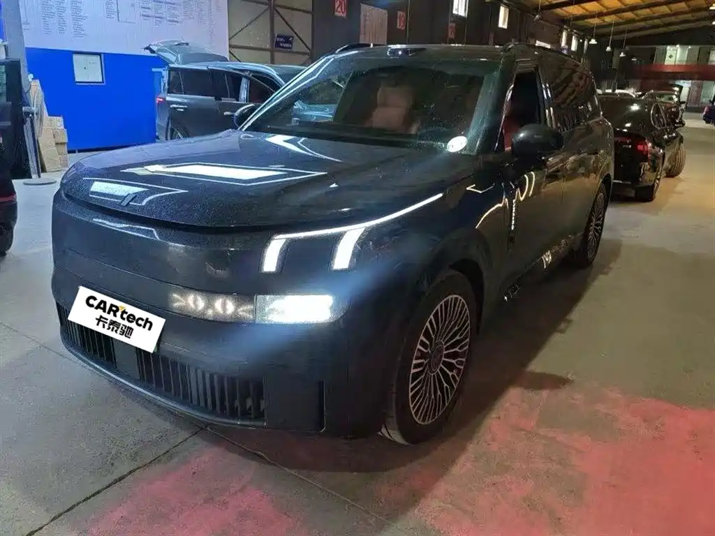 Lynk & Co 900 2025 2.0T Explorer Edition