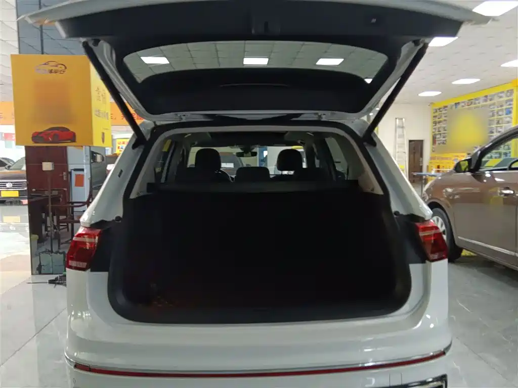 Volkswagen Tiguan L 2023 330TSI Auto 2WD R-Line Premium Edition фото 19