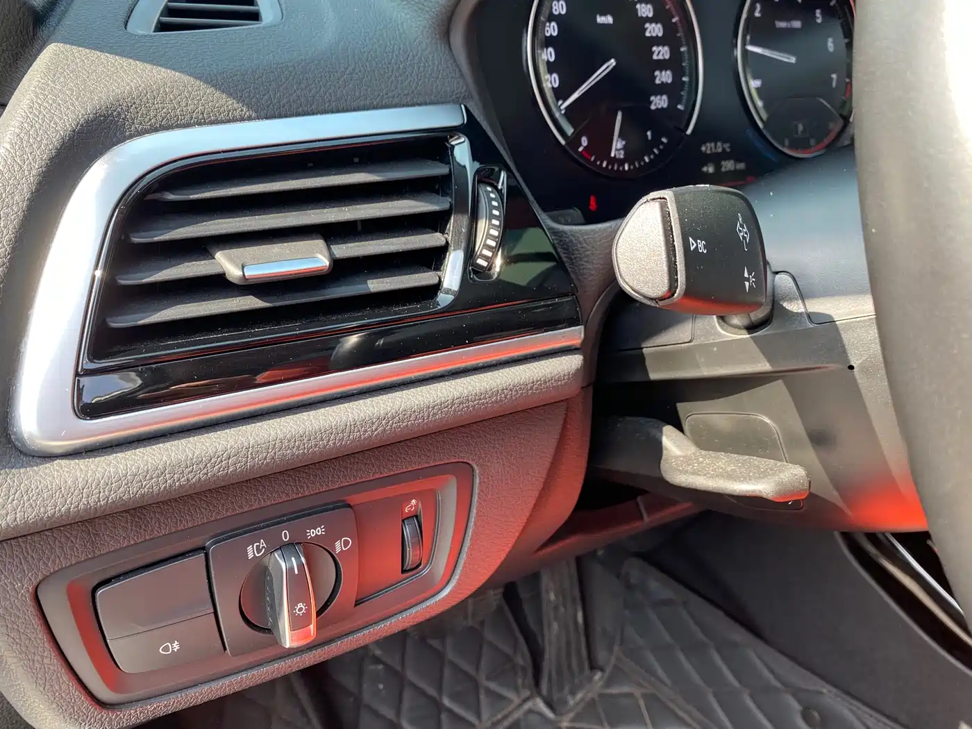 BMW 1 Series 2023 125i M Sport Shadow Edition фото 11