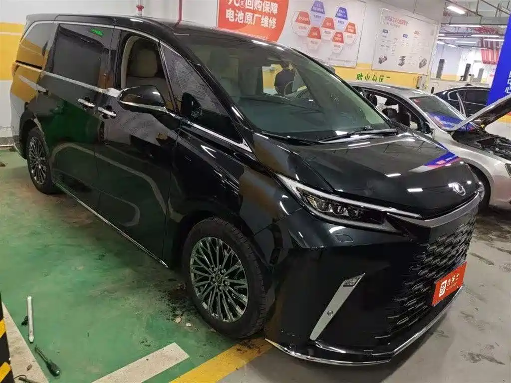 Lexus LM 2025 Model 500h Six-Seater Prestige Edition фото 3