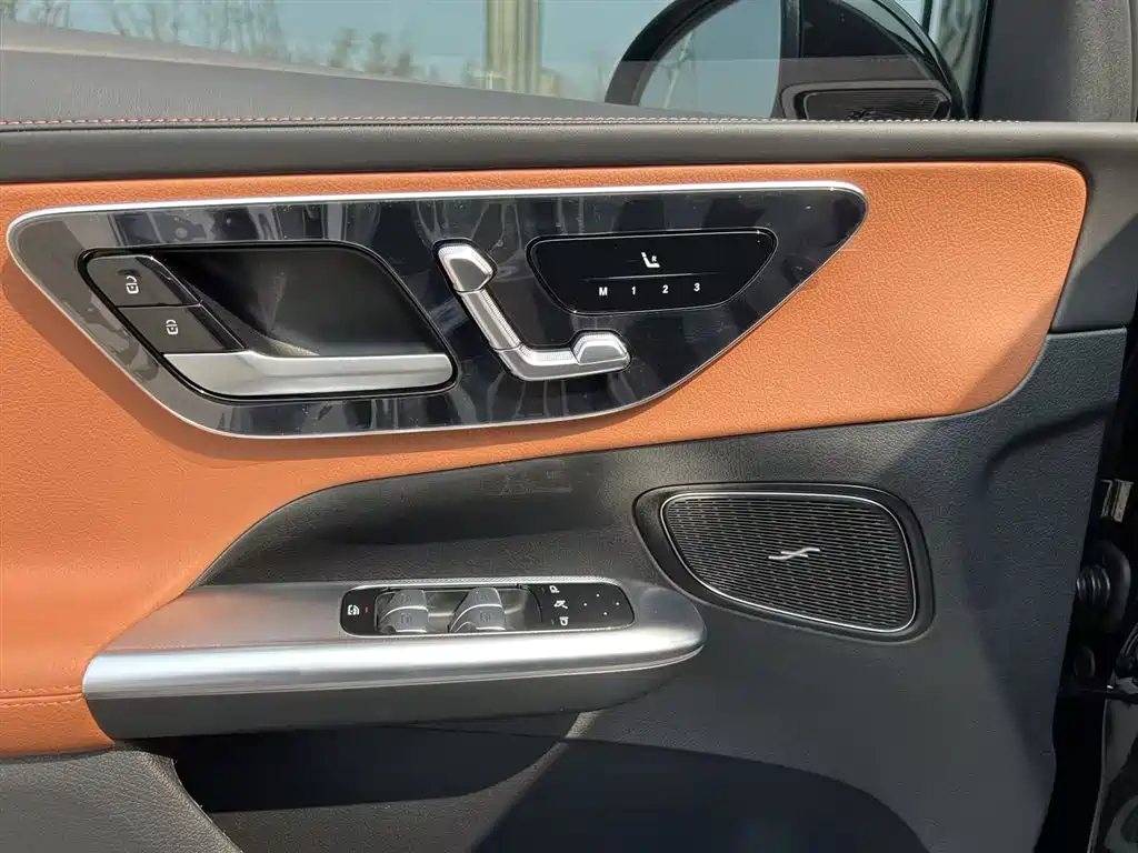 Mercedes-Benz GLC 2024 GLC 260 L 4MATIC Luxury 7-seater фото 4
