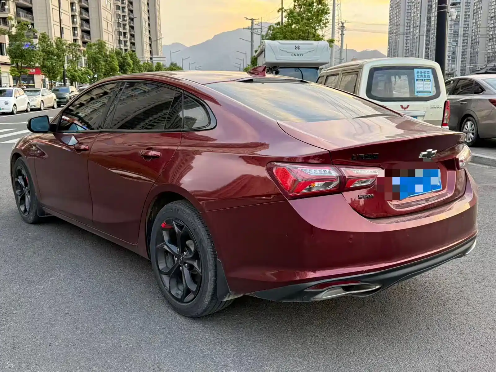 Photo 10 - Chevrolet Malibu XL