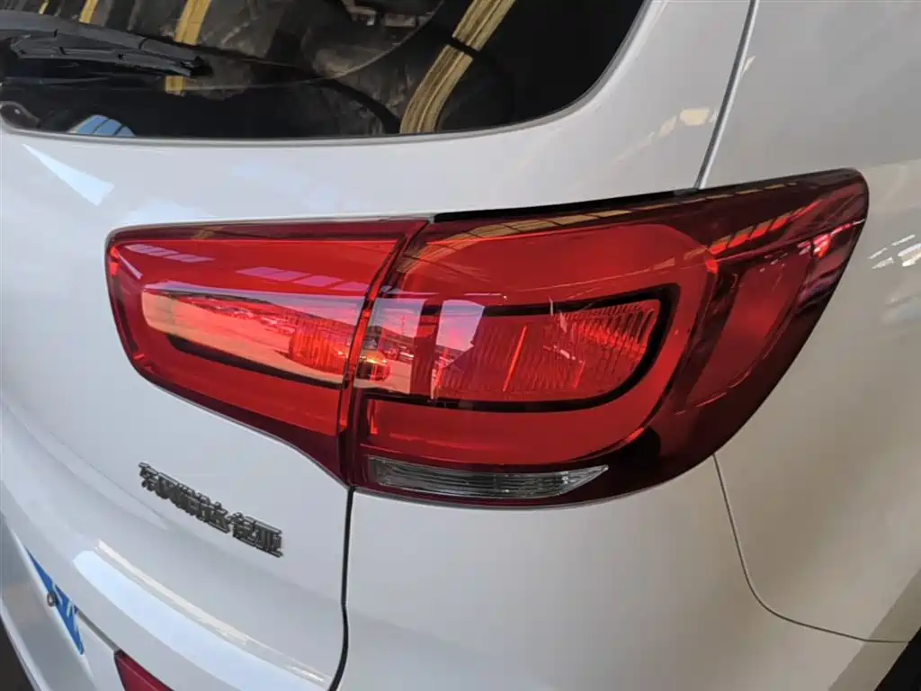 Kia Sportage 2015 2.0L Automatic 2WD DLX фото 8