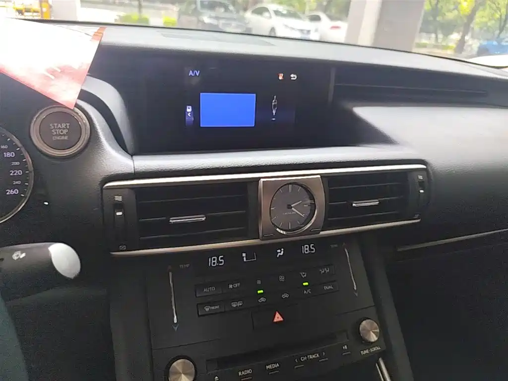 Lexus IS 2017 300 Leading Edition фото 13