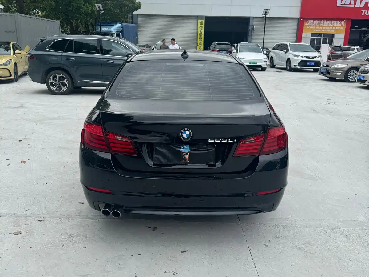 Фото 15 - BMW 5 Series