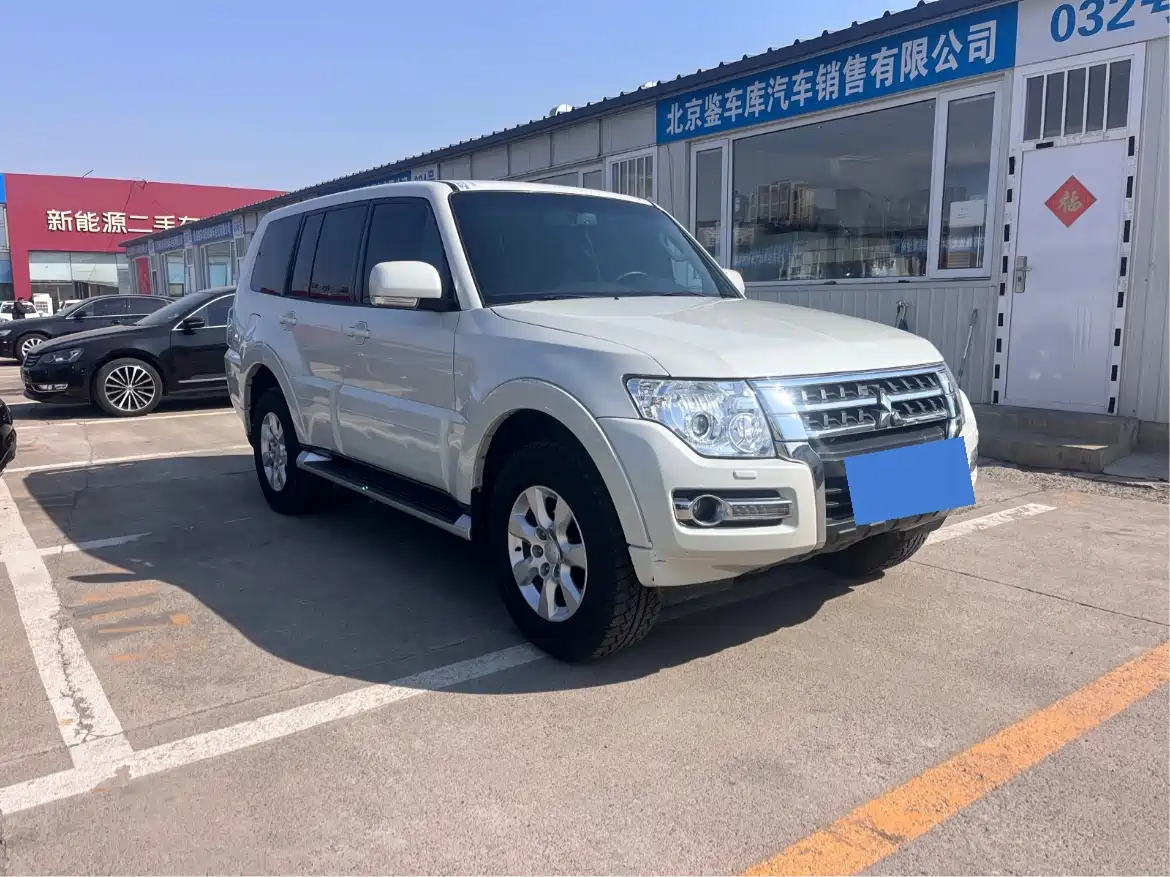 Mitsubishi Pajero (Import) 2016 3.0L Automatic Standard (China V) фото 3