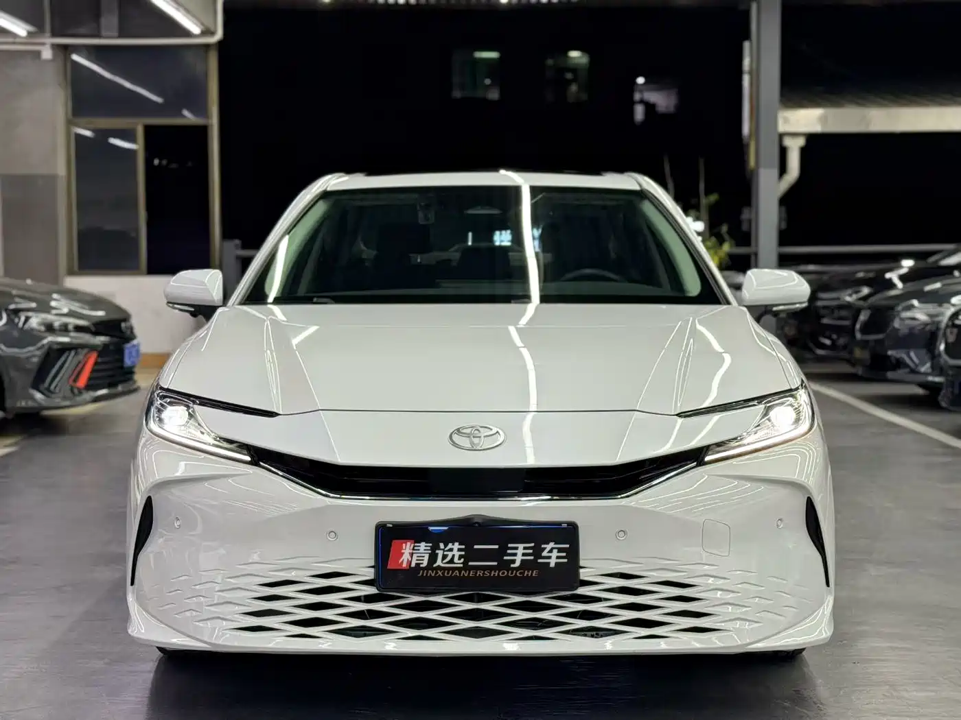 Toyota Camry 2024 Hybrid 2.0HGVP Luxury Edition фото 2