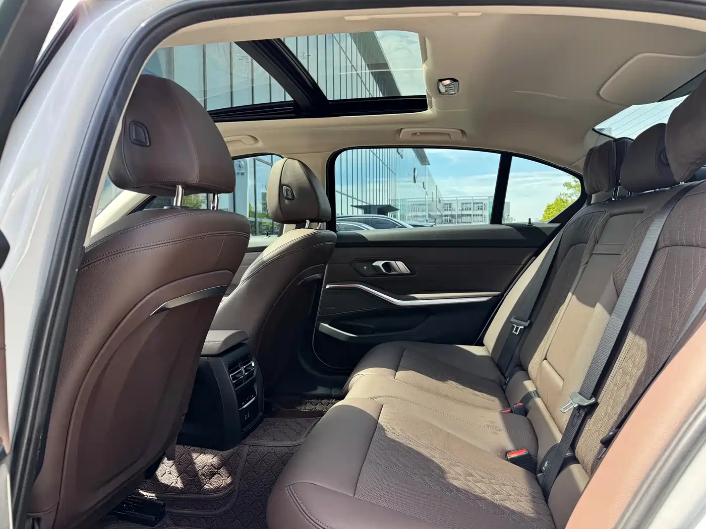BMW 3 Series 2023 325Li M Sport Black Night Package фото 8