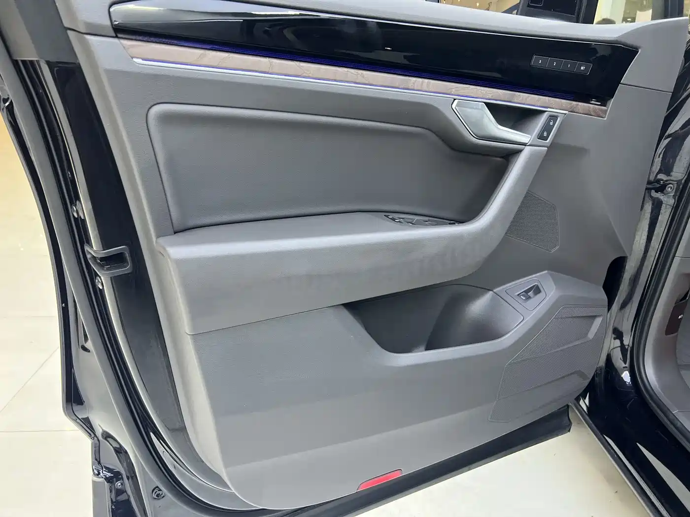 Volkswagen Touareg 2019 3.0TSI Sharp Edge Edition China VI фото 12