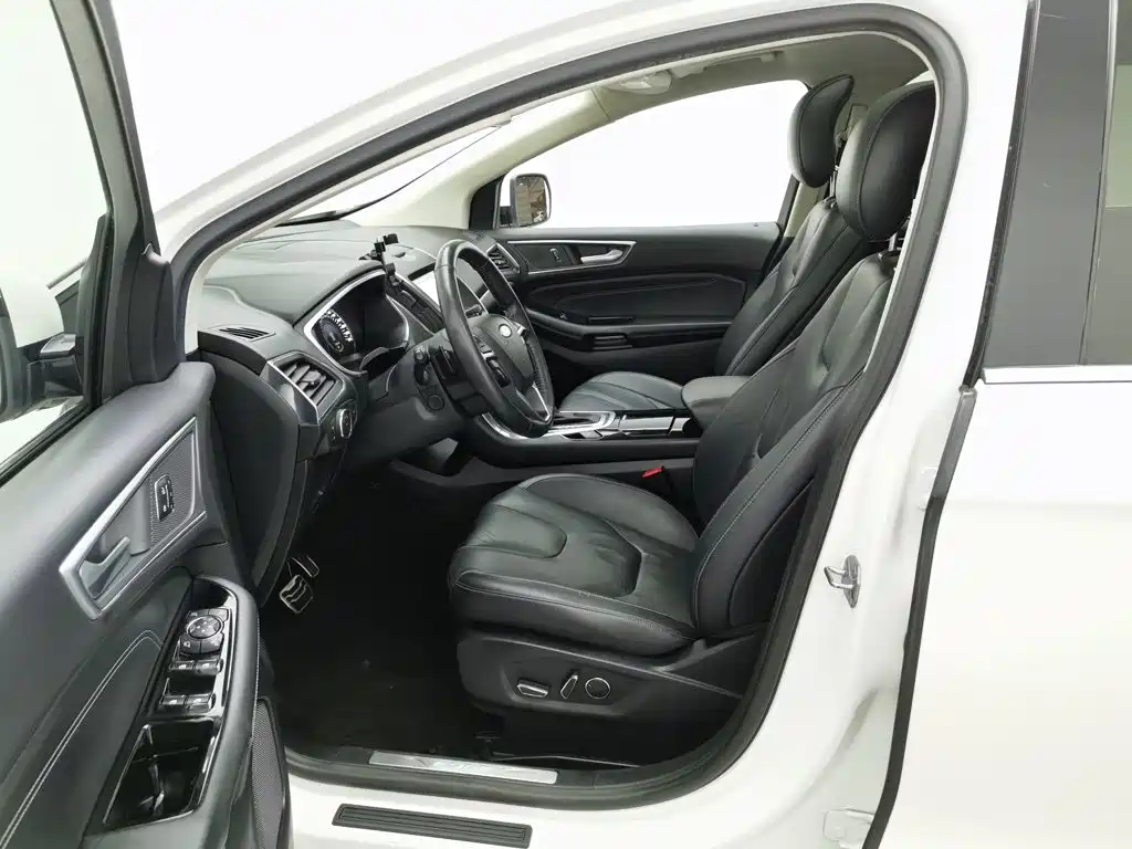 Фото 10 - Ford Edge