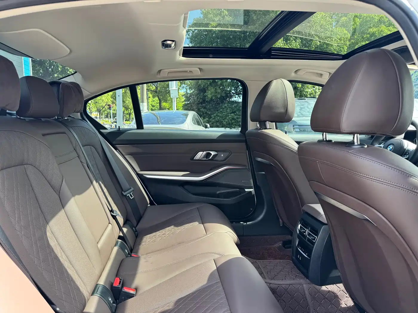 BMW 3 Series 2023 325Li M Sport Black Night Package фото 16