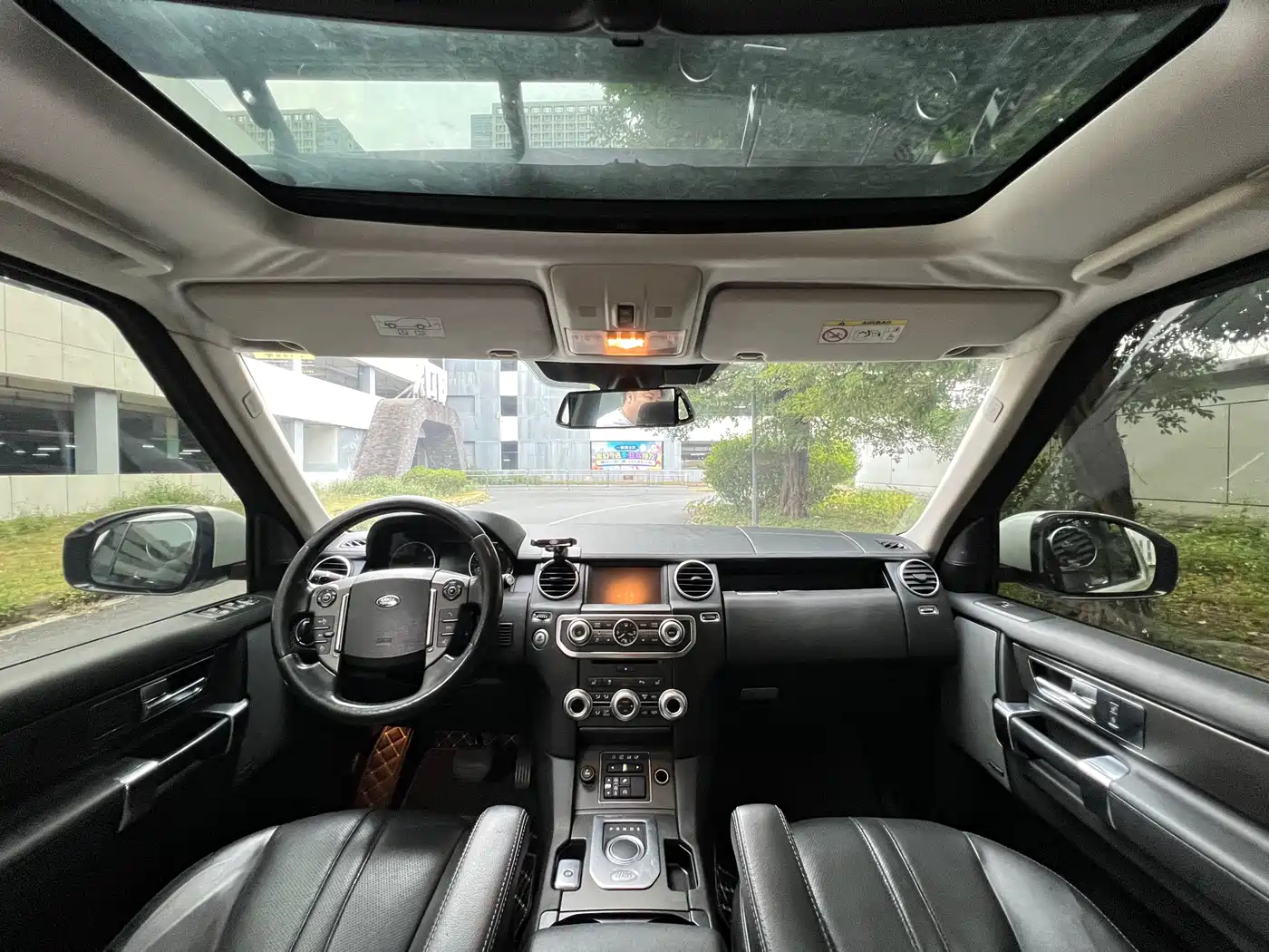 Land Rover Discovery 2016 3.0 SC V6 HSE фото 6