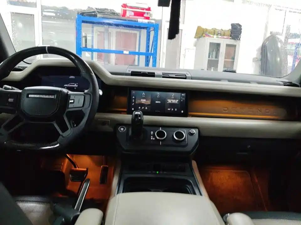 Land Rover Defender 2021 110 P400 X-DYNAMIC HSE фото 5