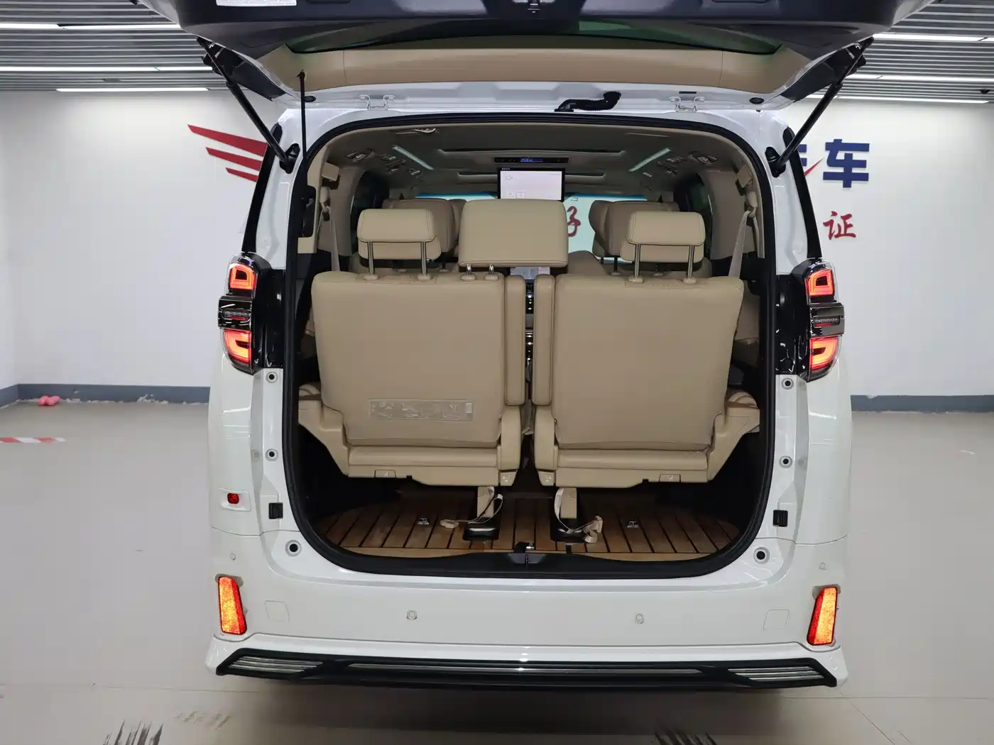 Toyota Vellfire 2021 Crown Hybrid 2.5L HV Premium Edition фото 21