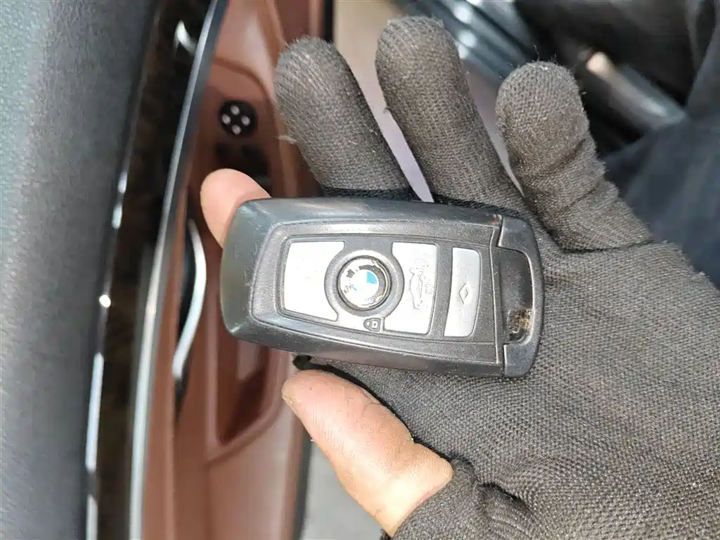 BMW 5 Series 2014 528Li Leading Edition фото 17