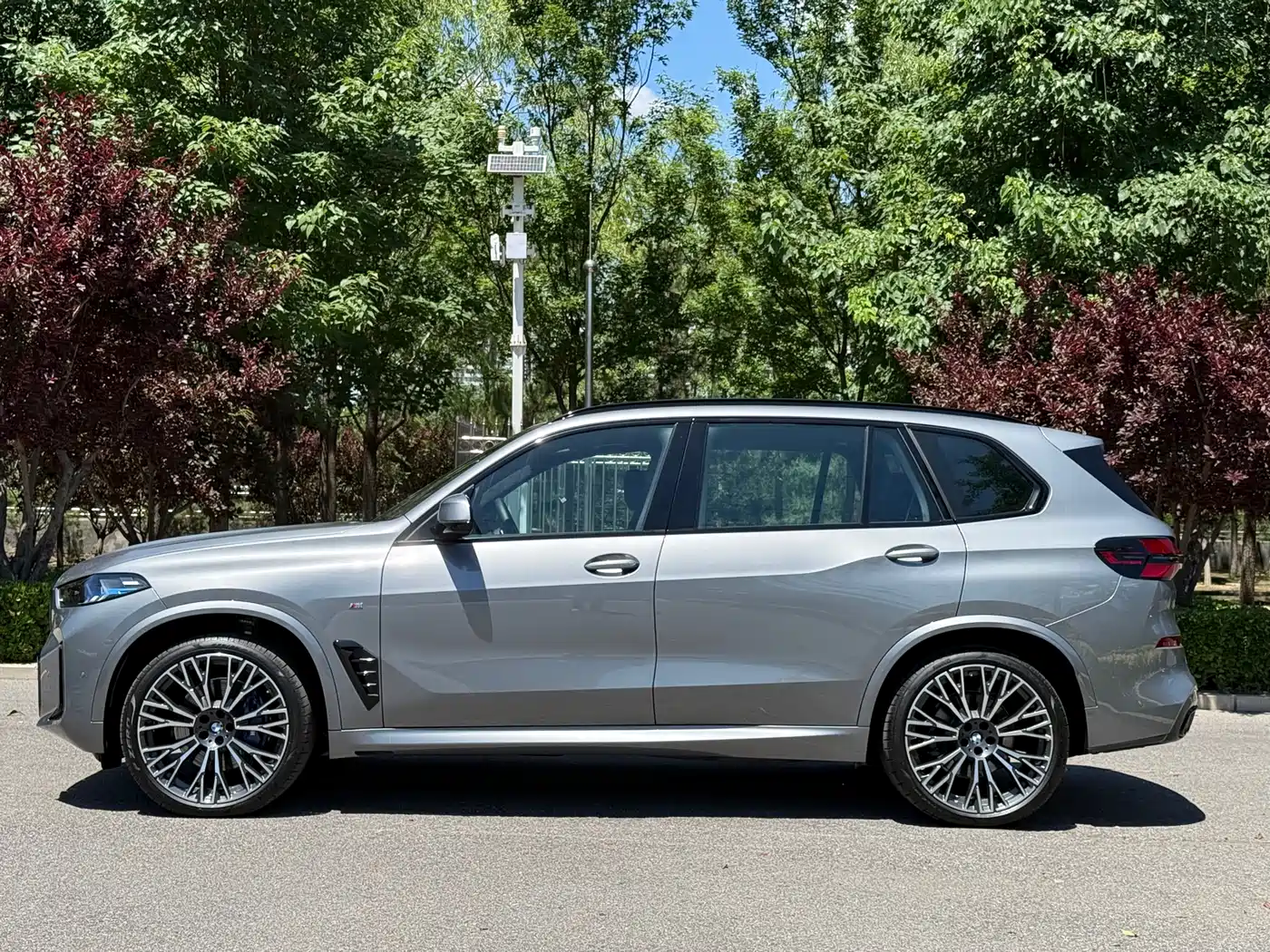 BMW X5 2025 Model xDrive 40Li Exclusive M Sport Blackout Package фото 2