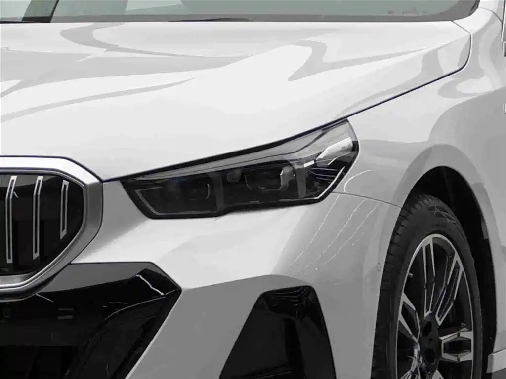 BMW 5 Series 2025 530Li xDrive M Sport Package фото 3