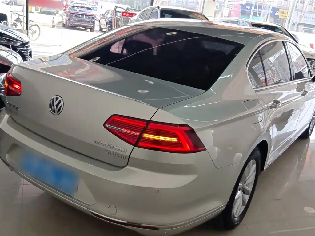 Volkswagen Magotan 2018 280TSI DSG Comfort фото 7