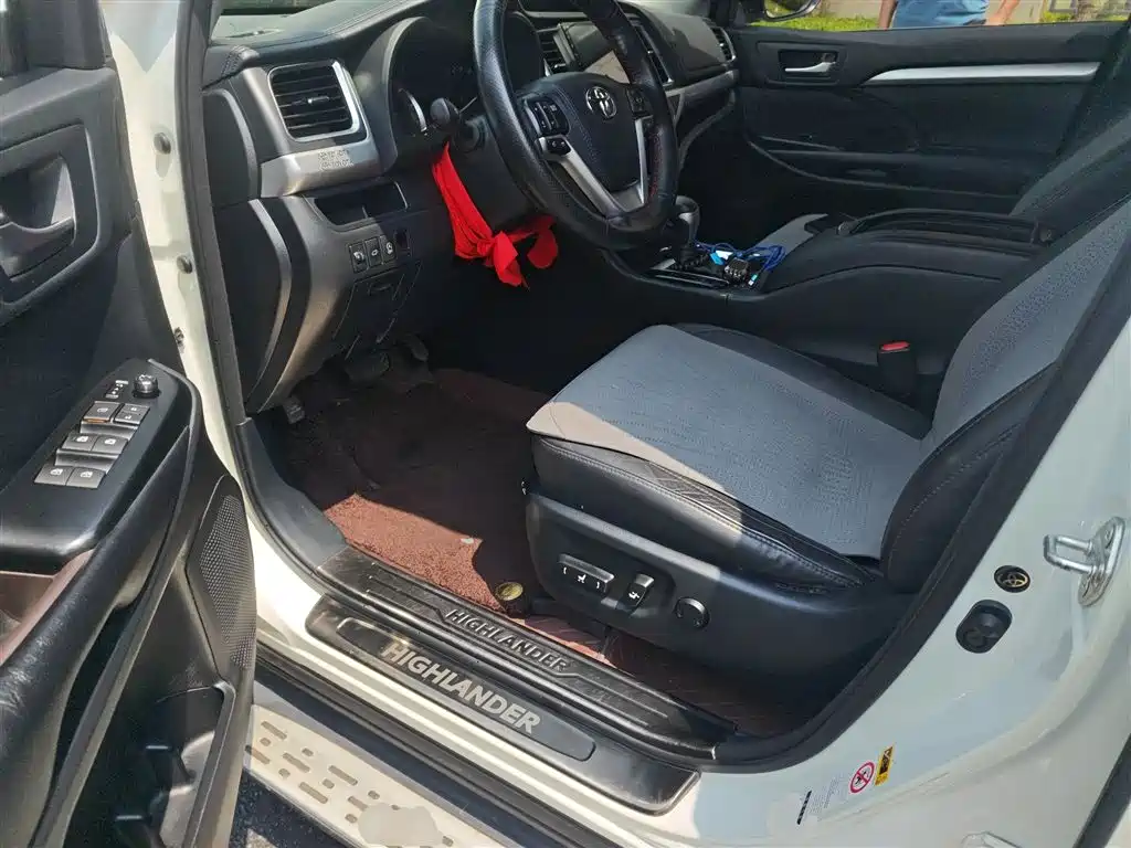 TOYOTA HIGHLANDER