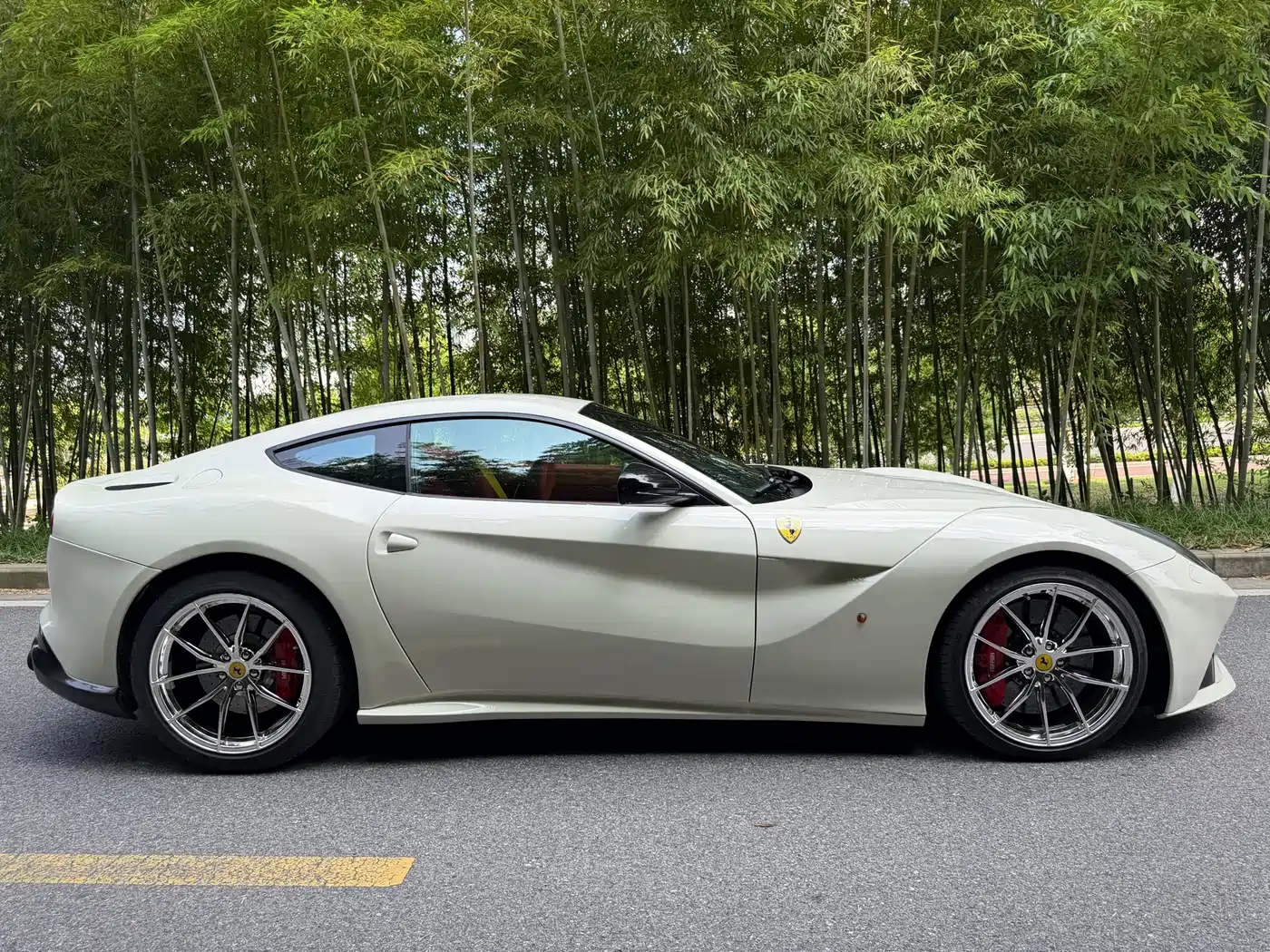 Ferrari F12berlinetta 2013 6.3L Standard фото 3