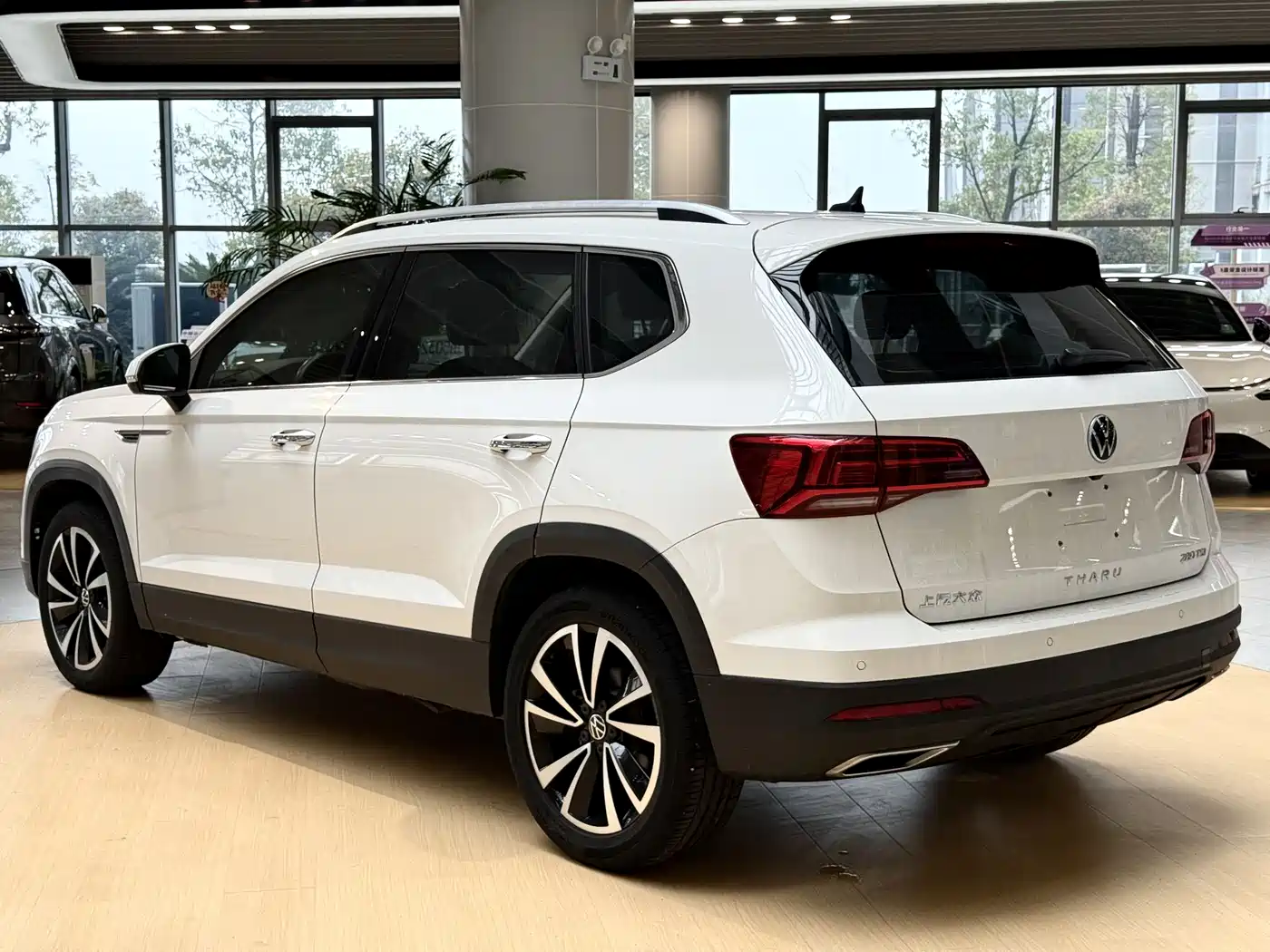 Volkswagen Tharu 2022 280TSI FWD Luxury Edition фото 5