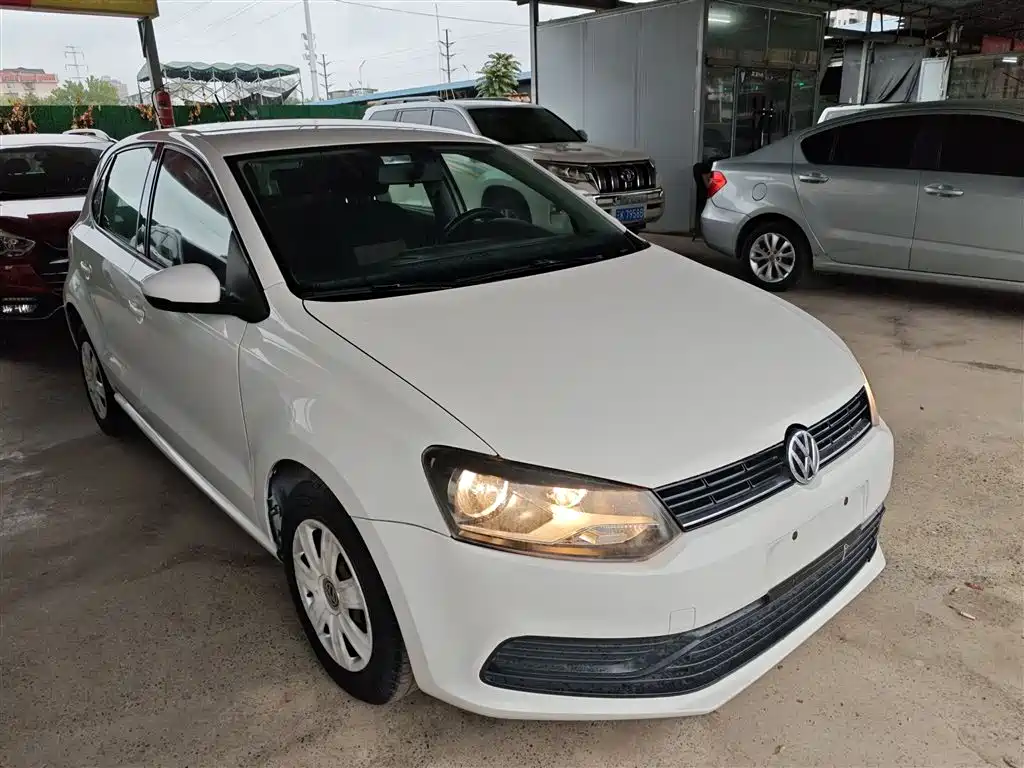 Volkswagen Polo 2016 1.4L Manual Trend фото 4